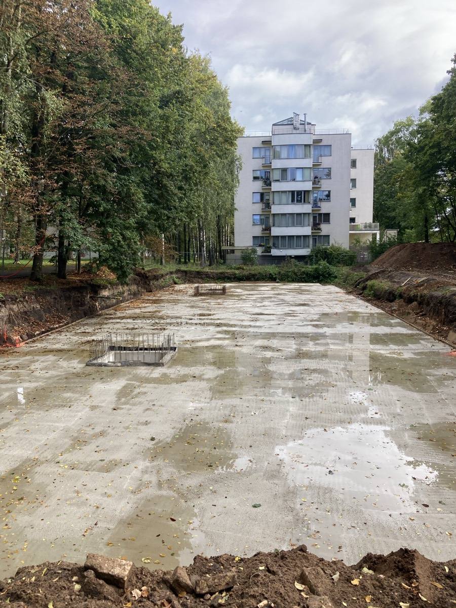 Būvlaukums Riekstu ielā 15 — sagatavota pamatne